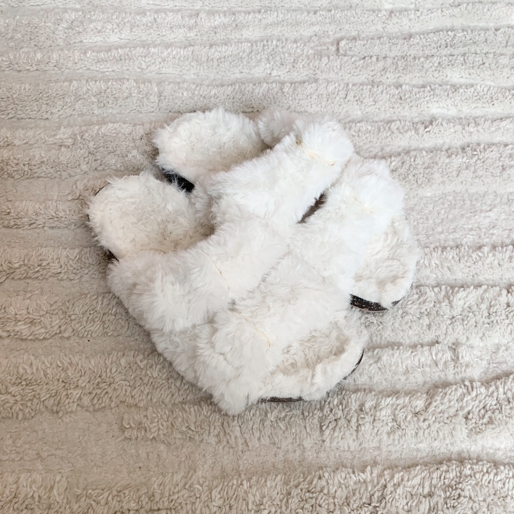 Fur sandals